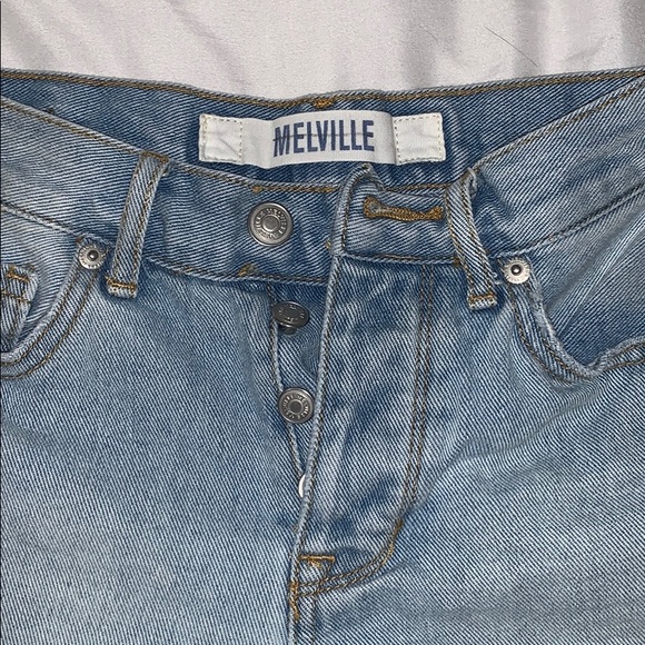 BRANDY MELVILLE light washed shorts - Picture 2 of 3